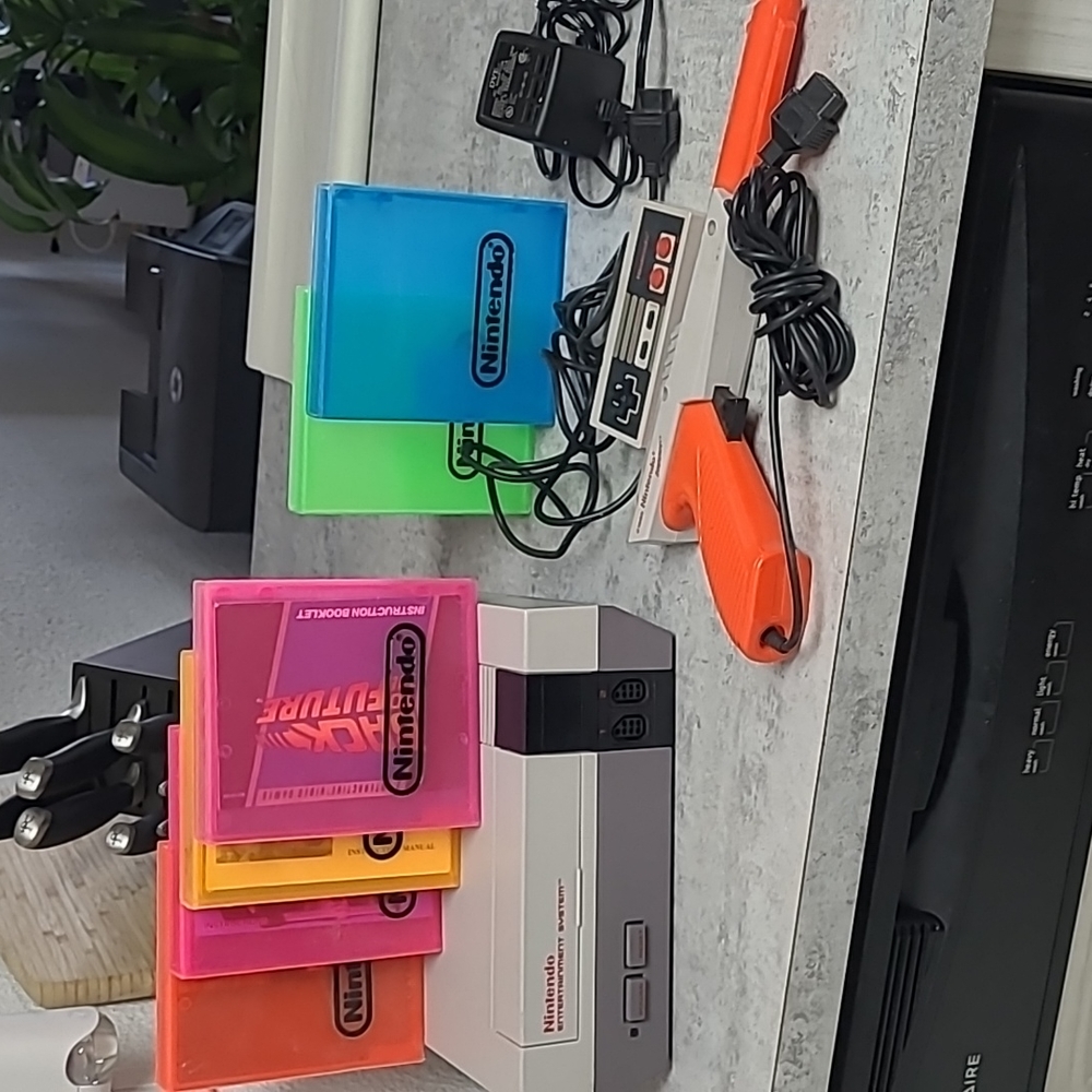 NES Original Console, Zapper, Controller and 4 games; Please Read 🙏